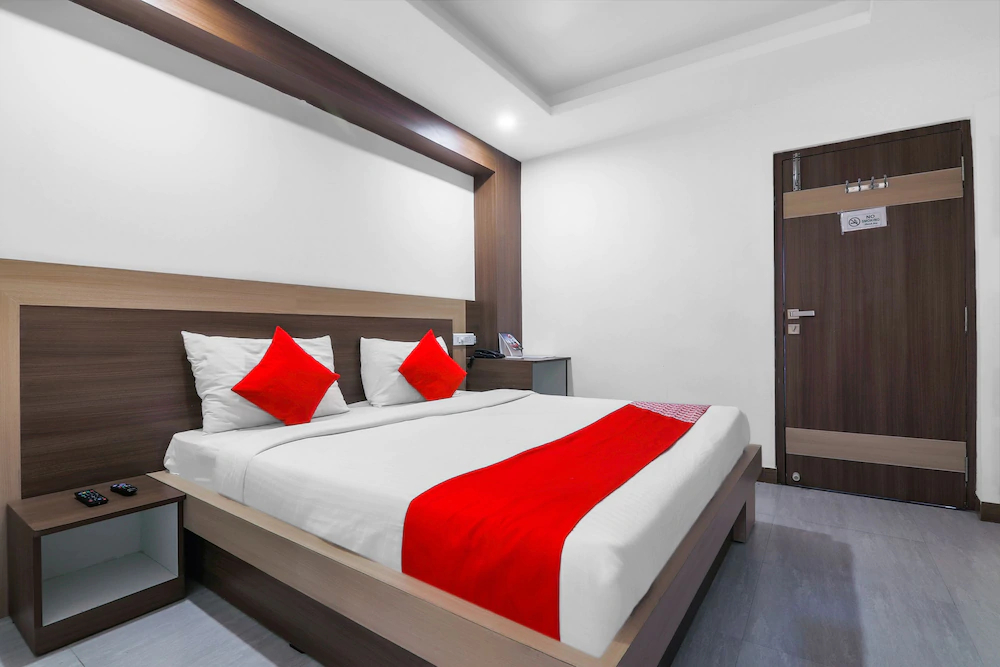 OYO Flagship 22529 Elegance Inn