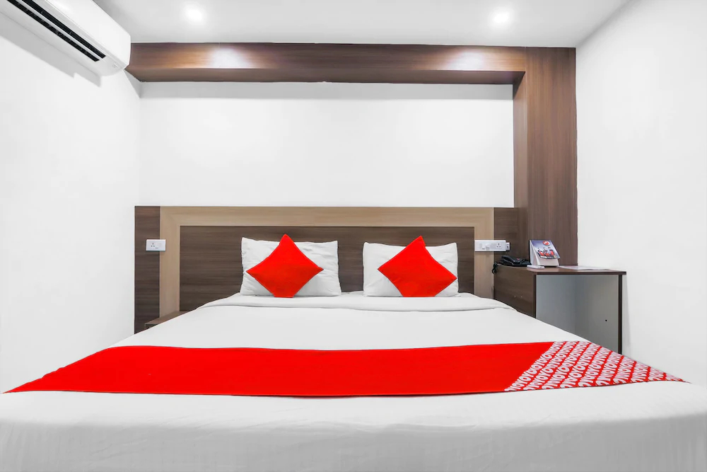 OYO Flagship 22529 Elegance Inn