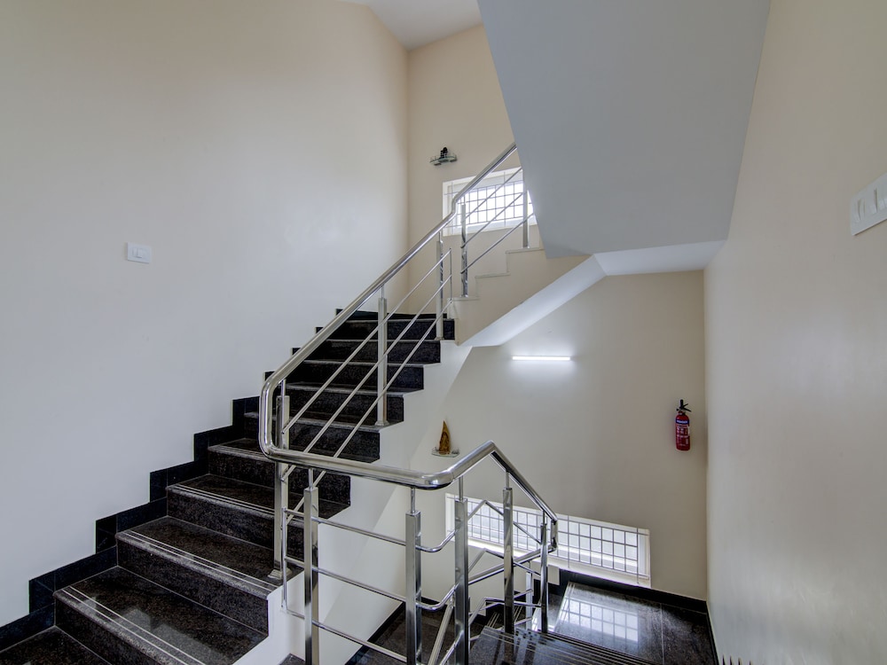 Royal Stay by OYO Rooms