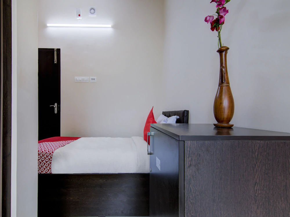 Royal Stay by OYO Rooms