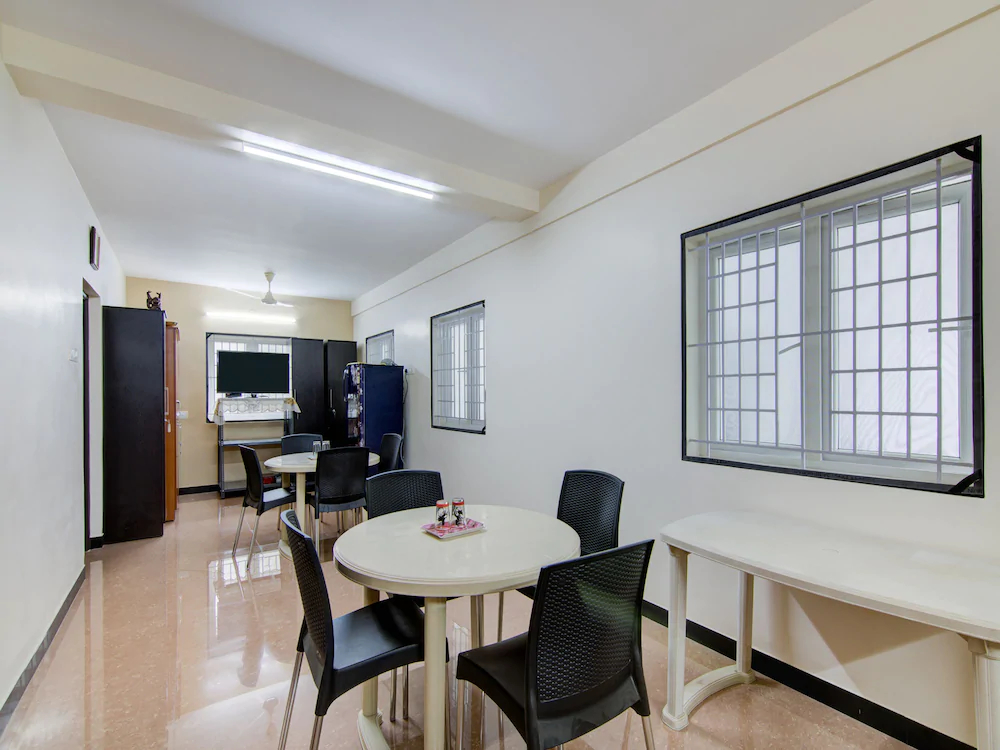 Royal Stay by OYO Rooms