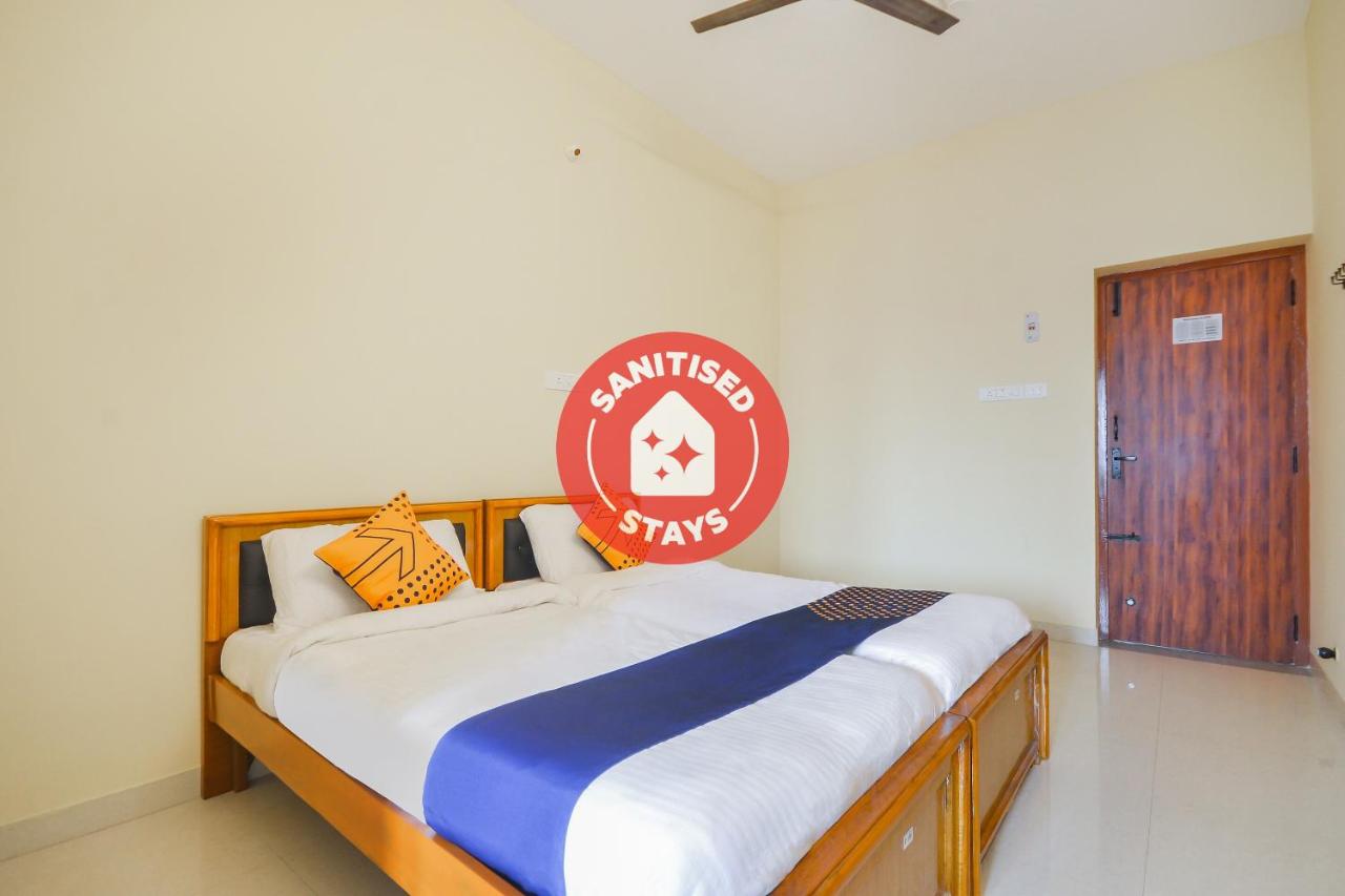 Rr Hotel by OYO Rooms