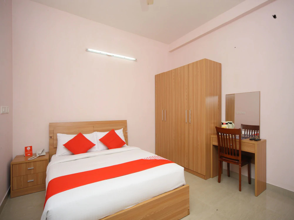 OYO 15517 Kms House