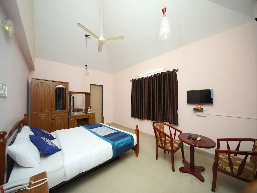 OYO 15517 Kms House