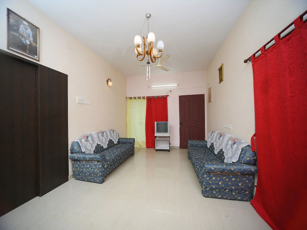 OYO 15517 Kms House