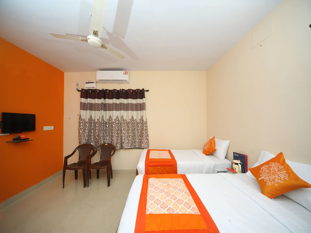 OYO 15517 Kms House