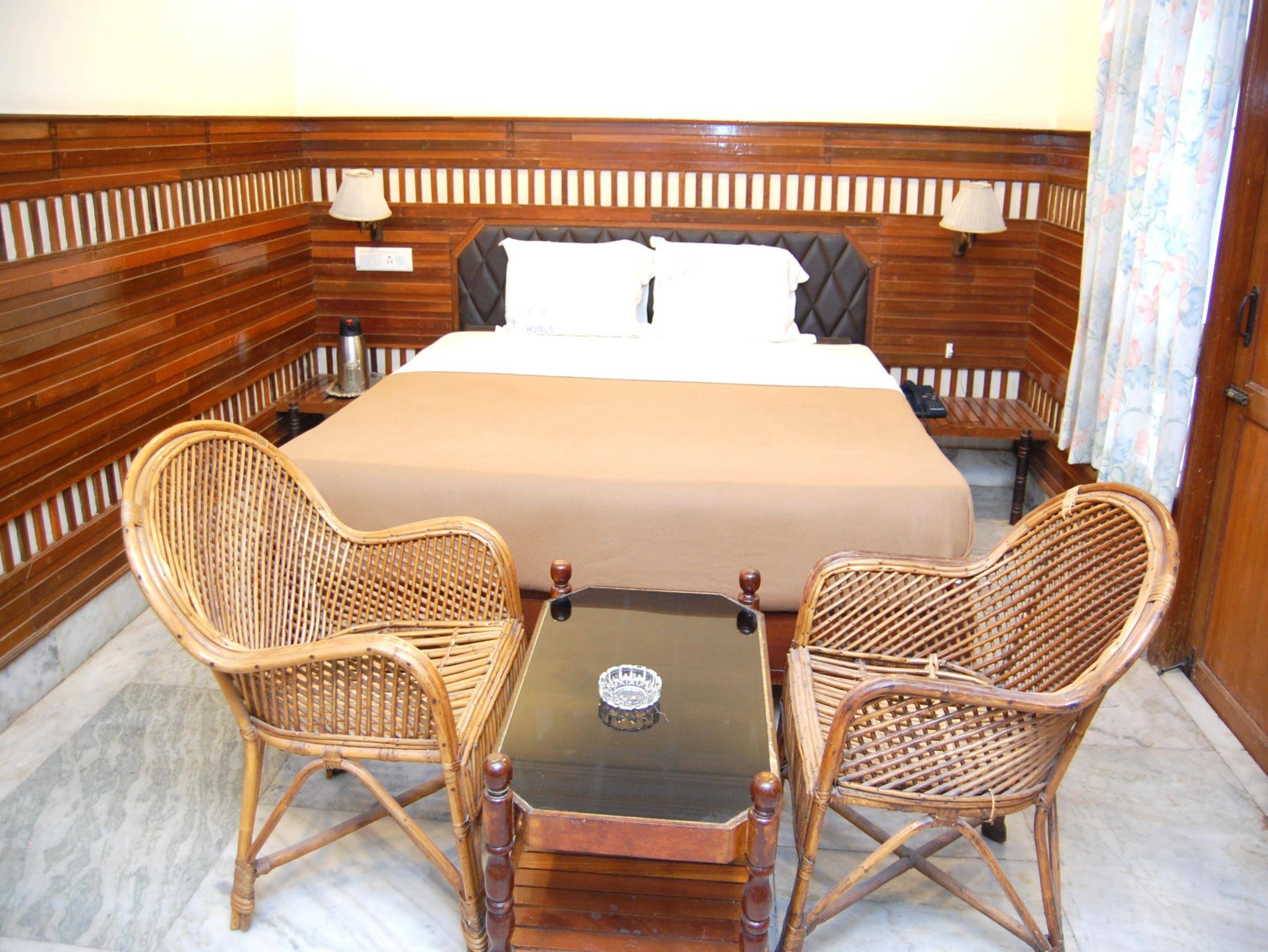 R.R. Hotel