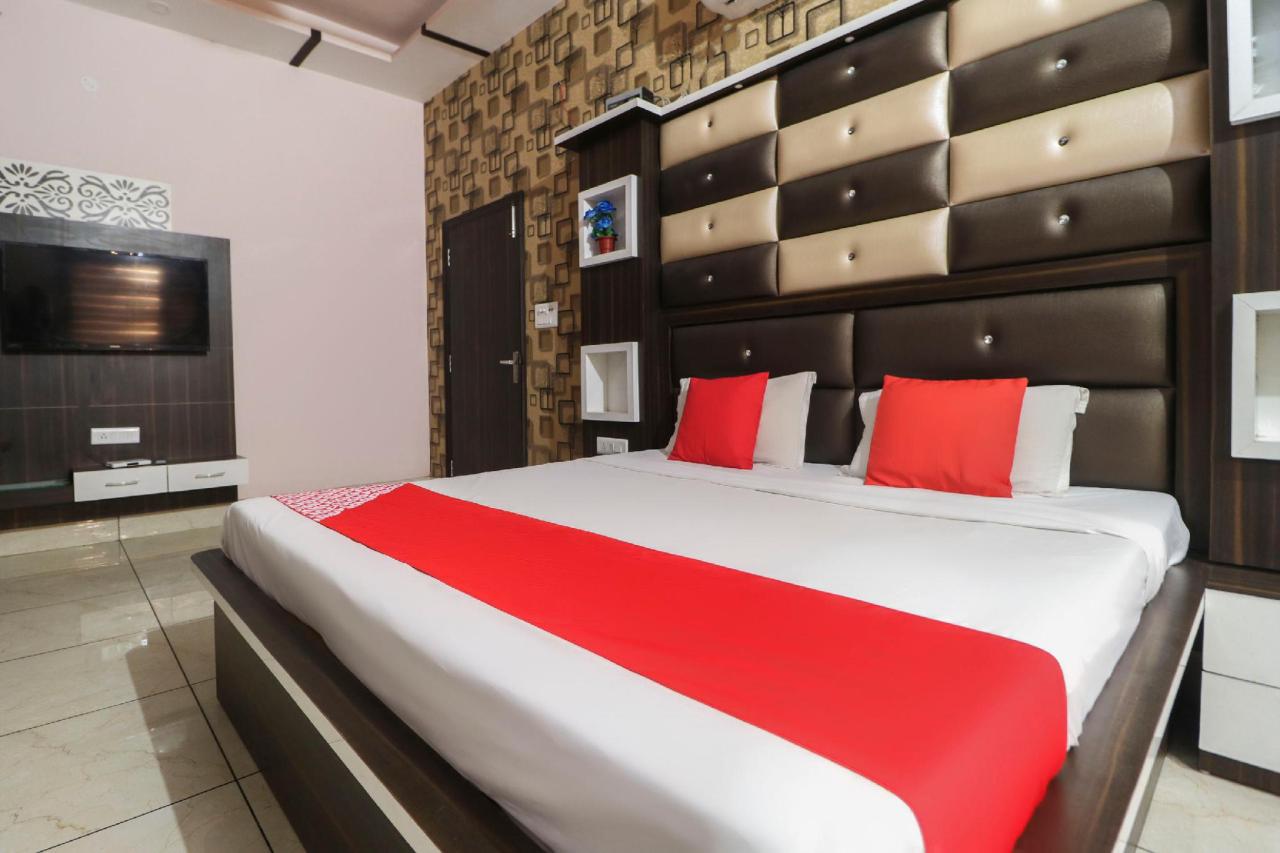 Vasee Residency by OYO Rooms