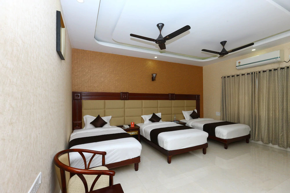 RB Grand Residency by OYO Rooms