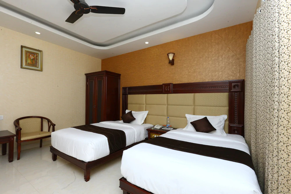 RB Grand Residency by OYO Rooms