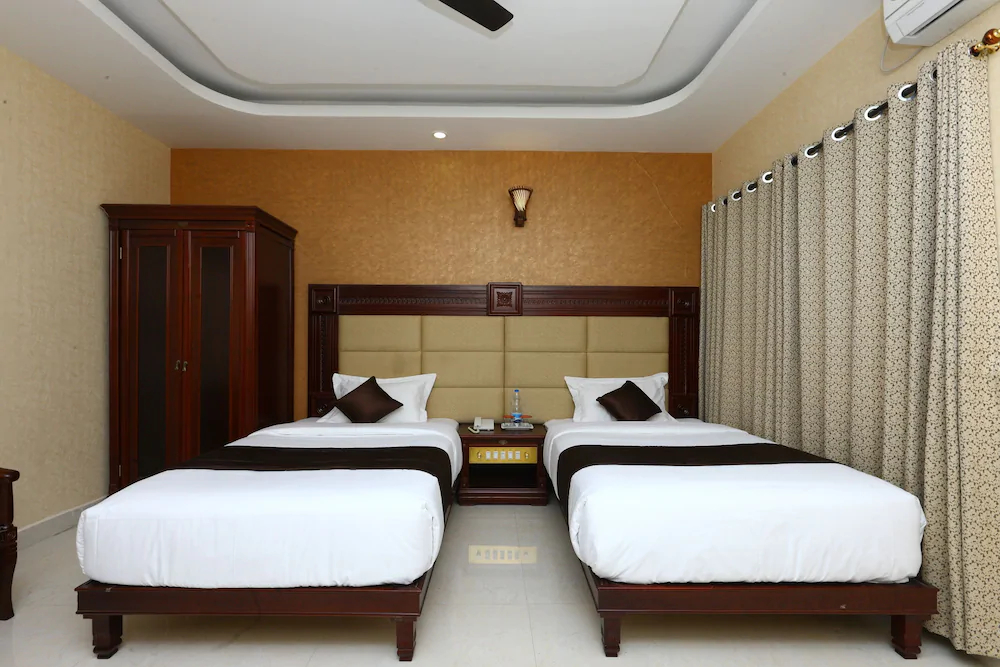 RB Grand Residency by OYO Rooms