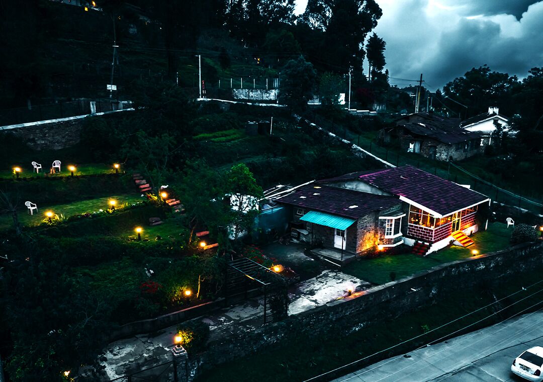 The British House by Xacro Stays