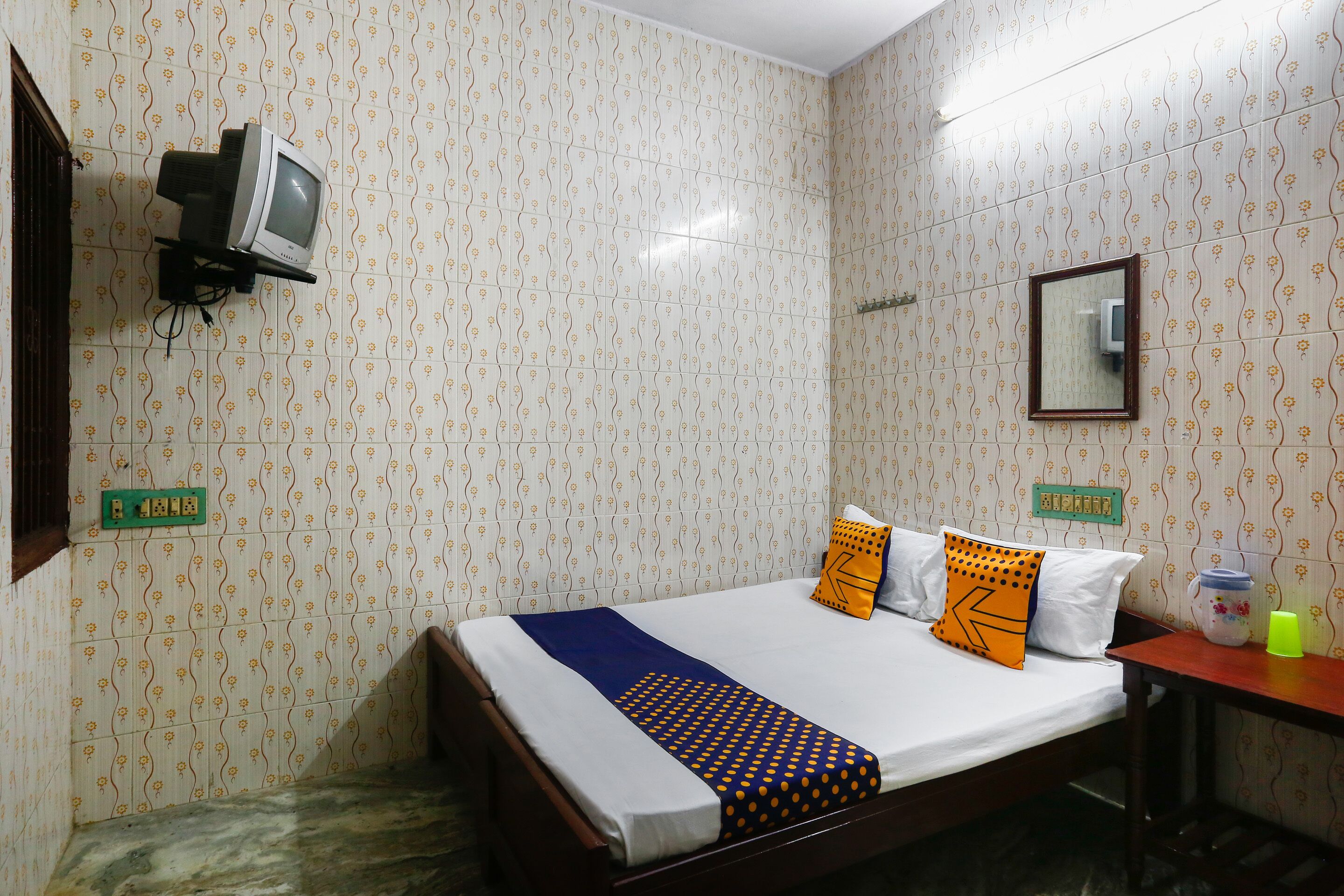 Ams Guest House by OYO Rooms