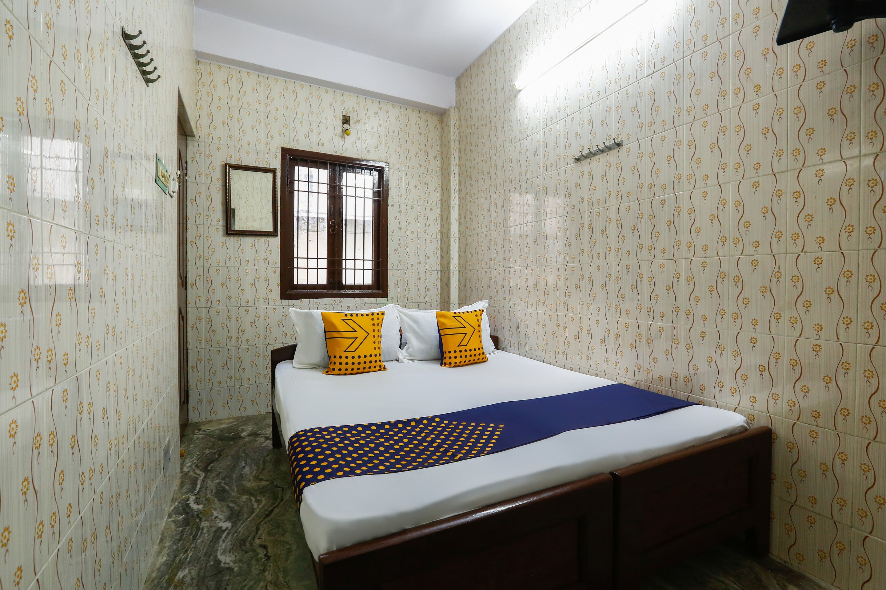 Ams Guest House by OYO Rooms