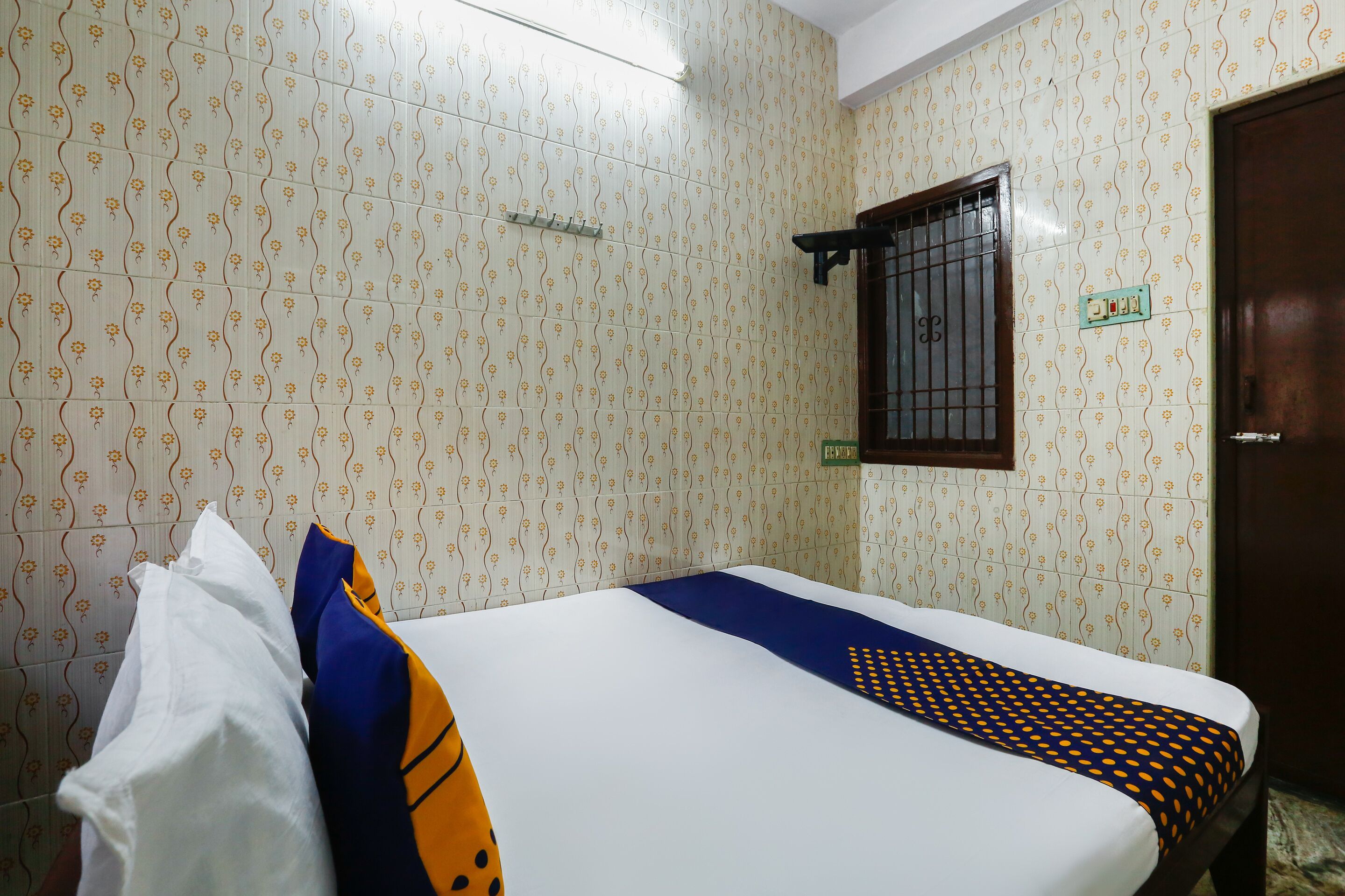 Ams Guest House by OYO Rooms