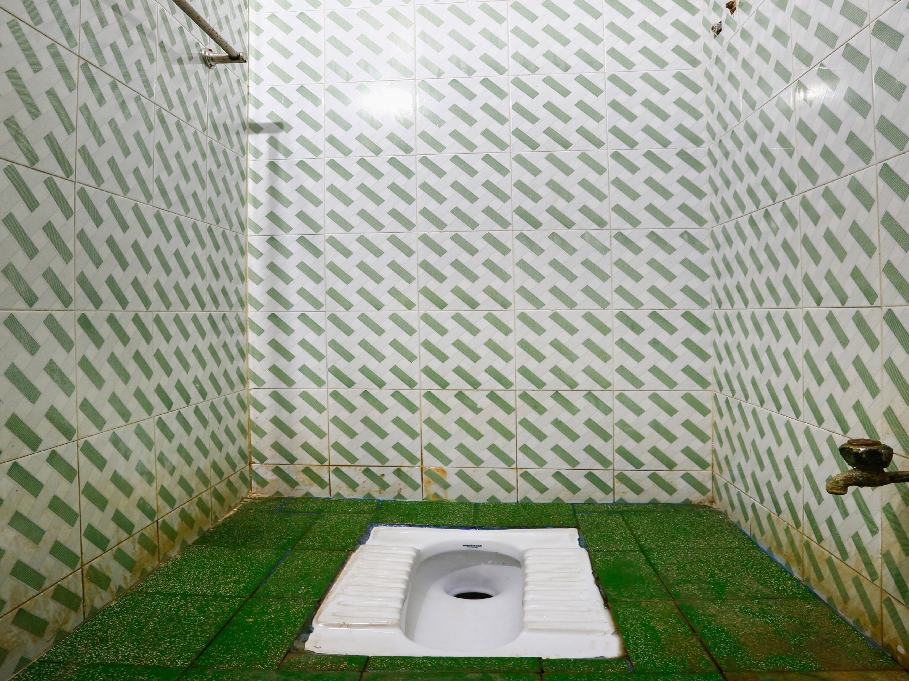 Ams Guest House by OYO Rooms