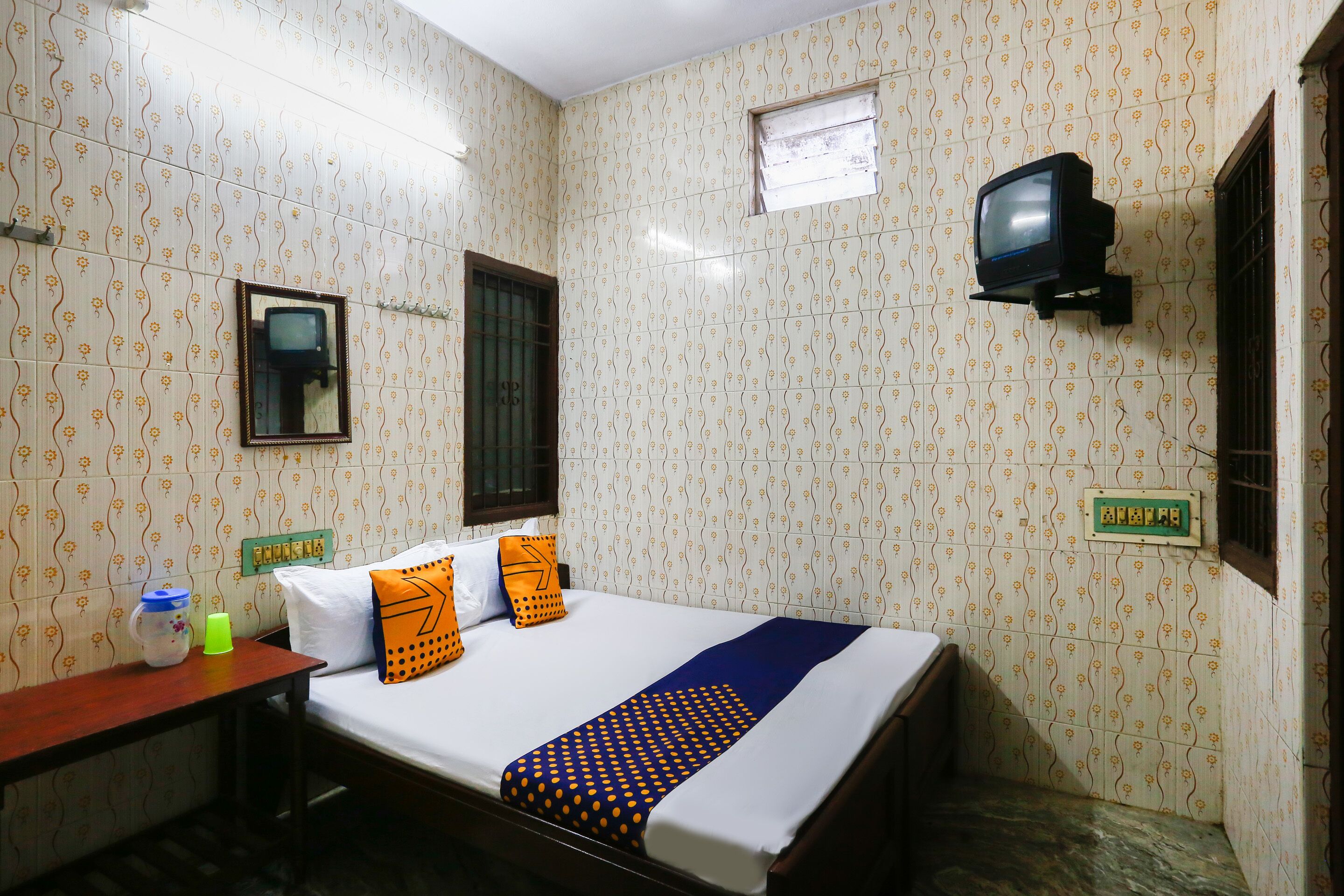 Ams Guest House by OYO Rooms