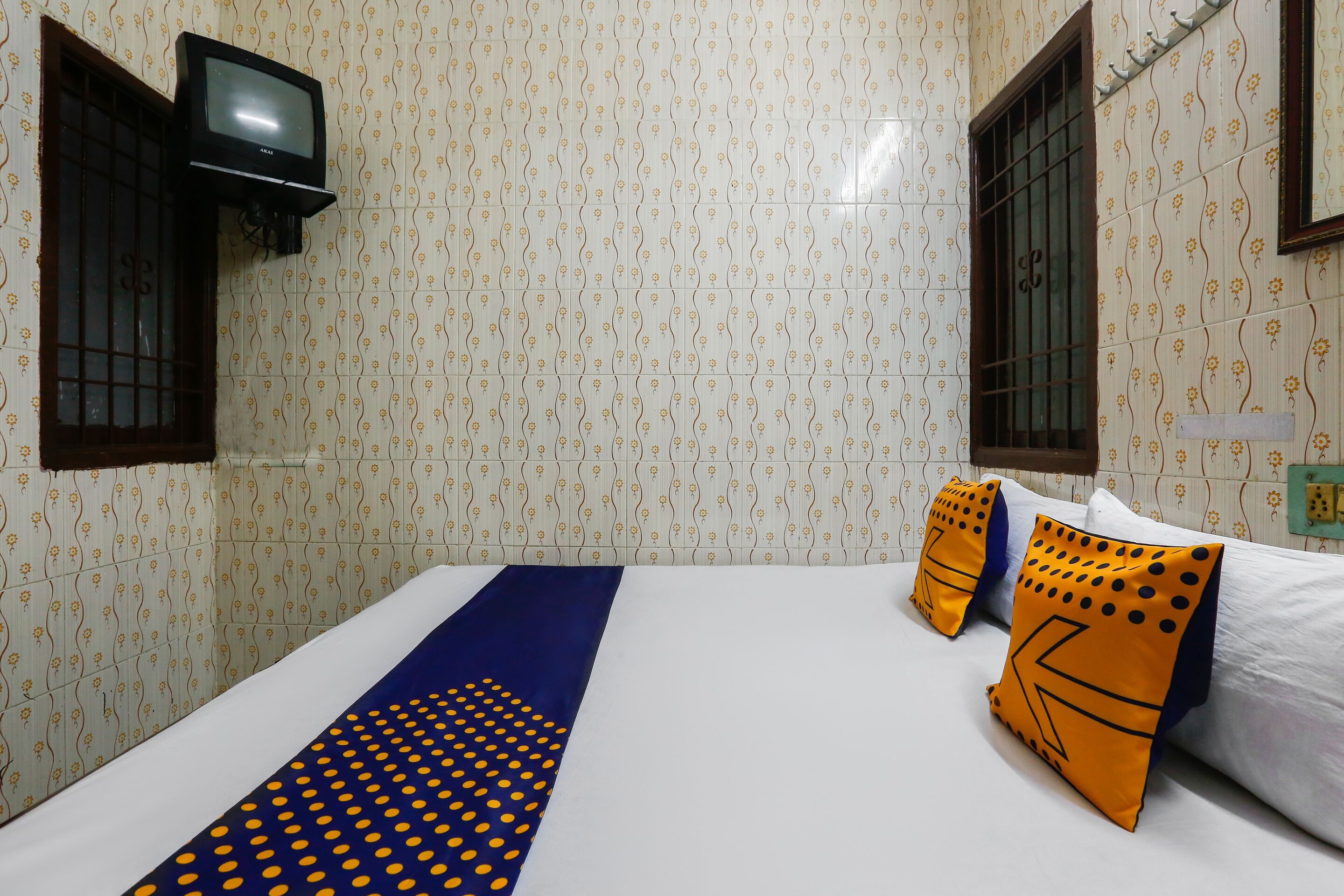 Ams Guest House by OYO Rooms