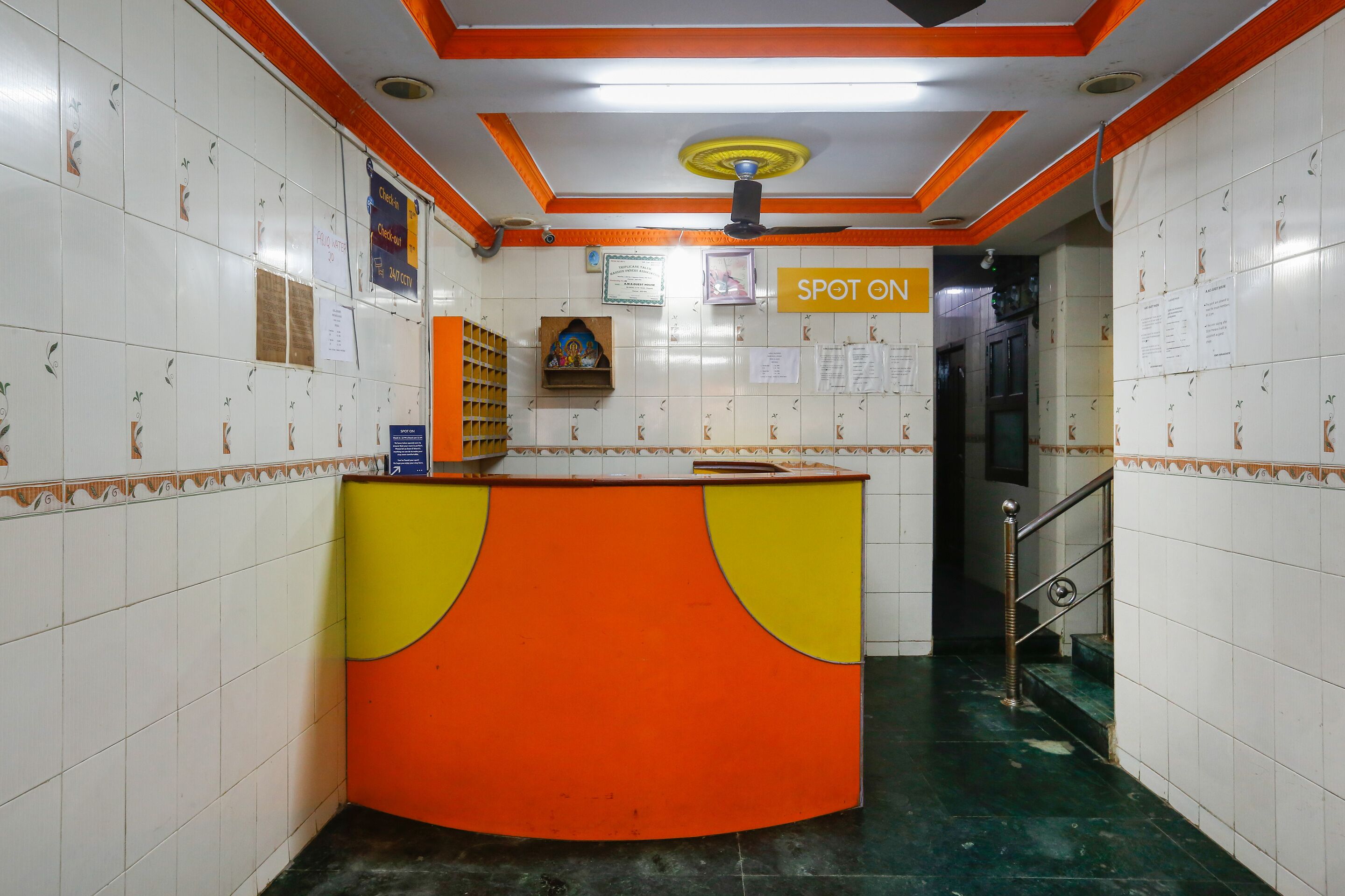 Ams Guest House by OYO Rooms