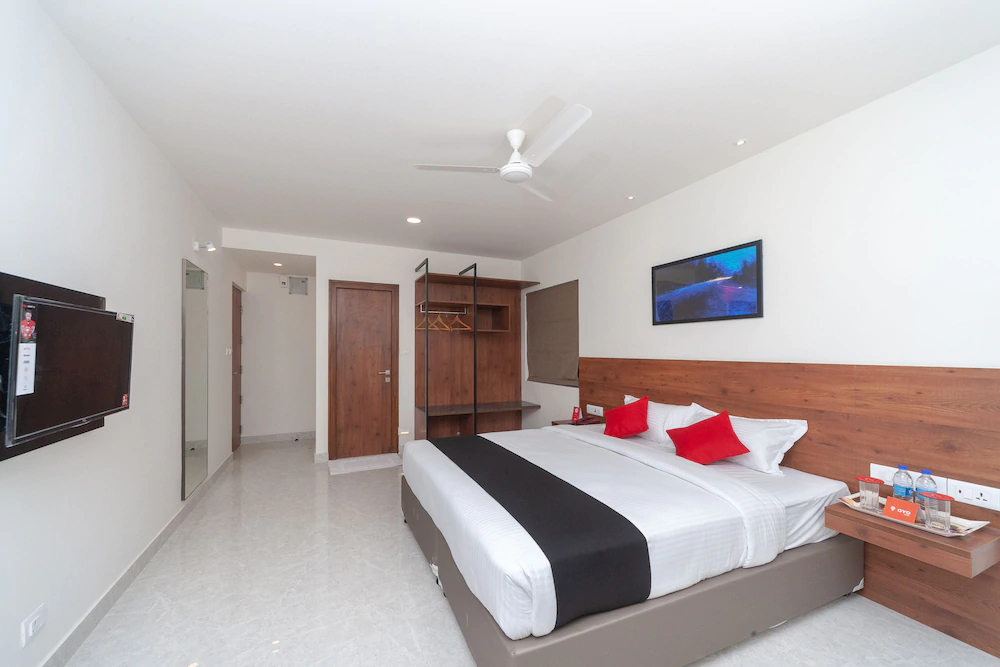 Capital O 18266 Hotel Arunaa Inn