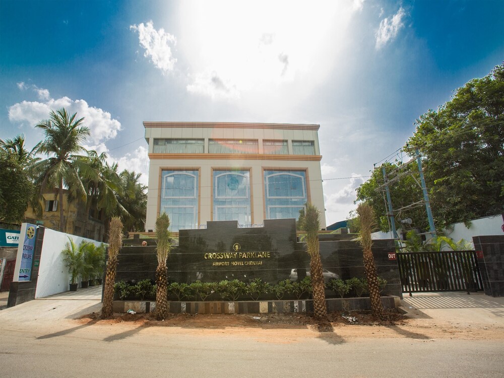 Crossway Parklane Airport Hotel