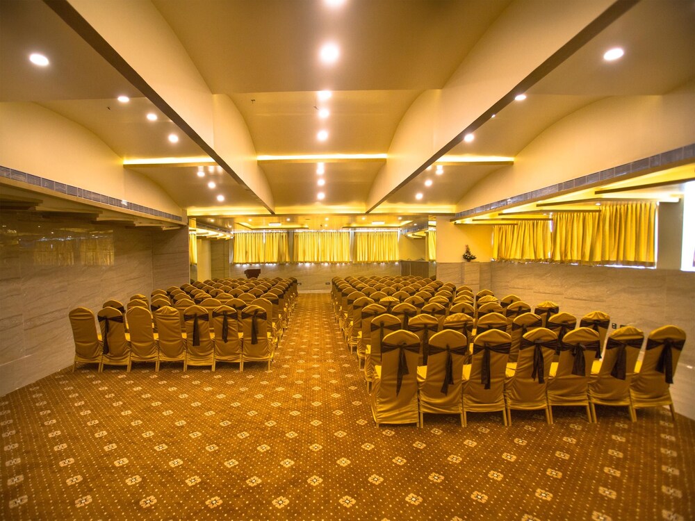 Crossway Parklane Airport Hotel