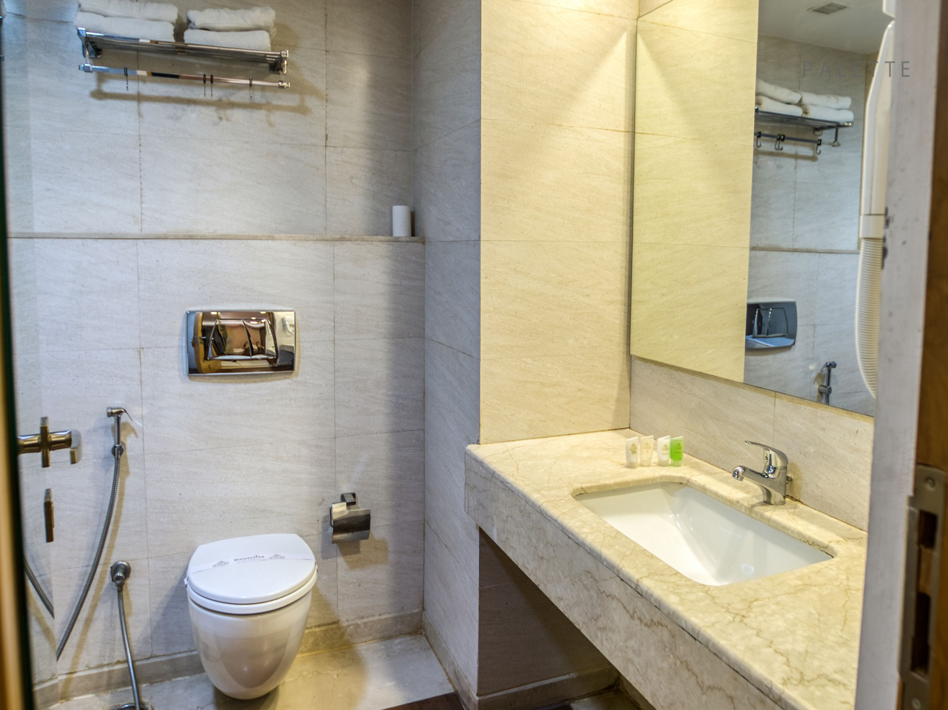 Townhouse OAK Hotel Chennai La Palace