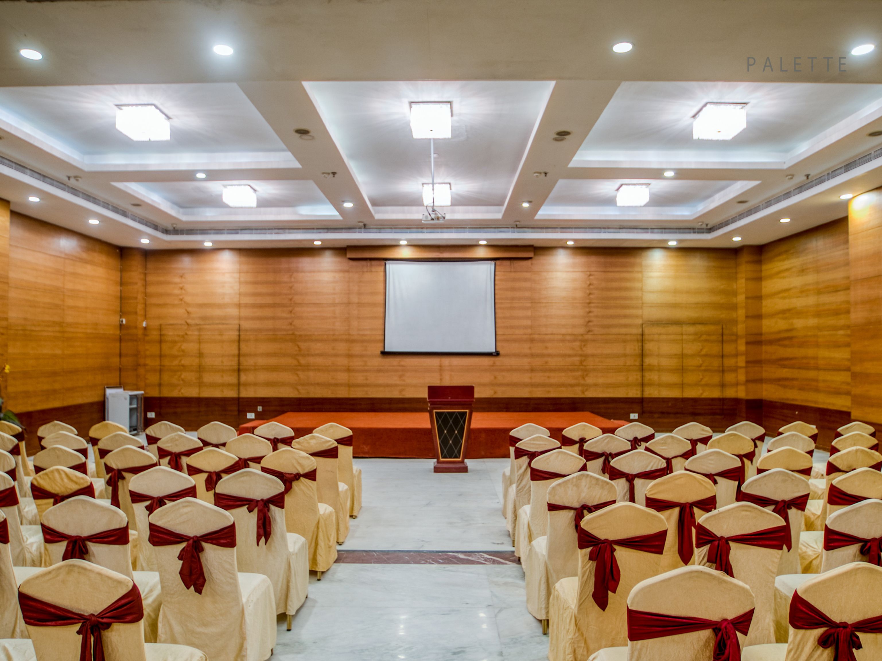 Townhouse OAK Hotel Chennai La Palace