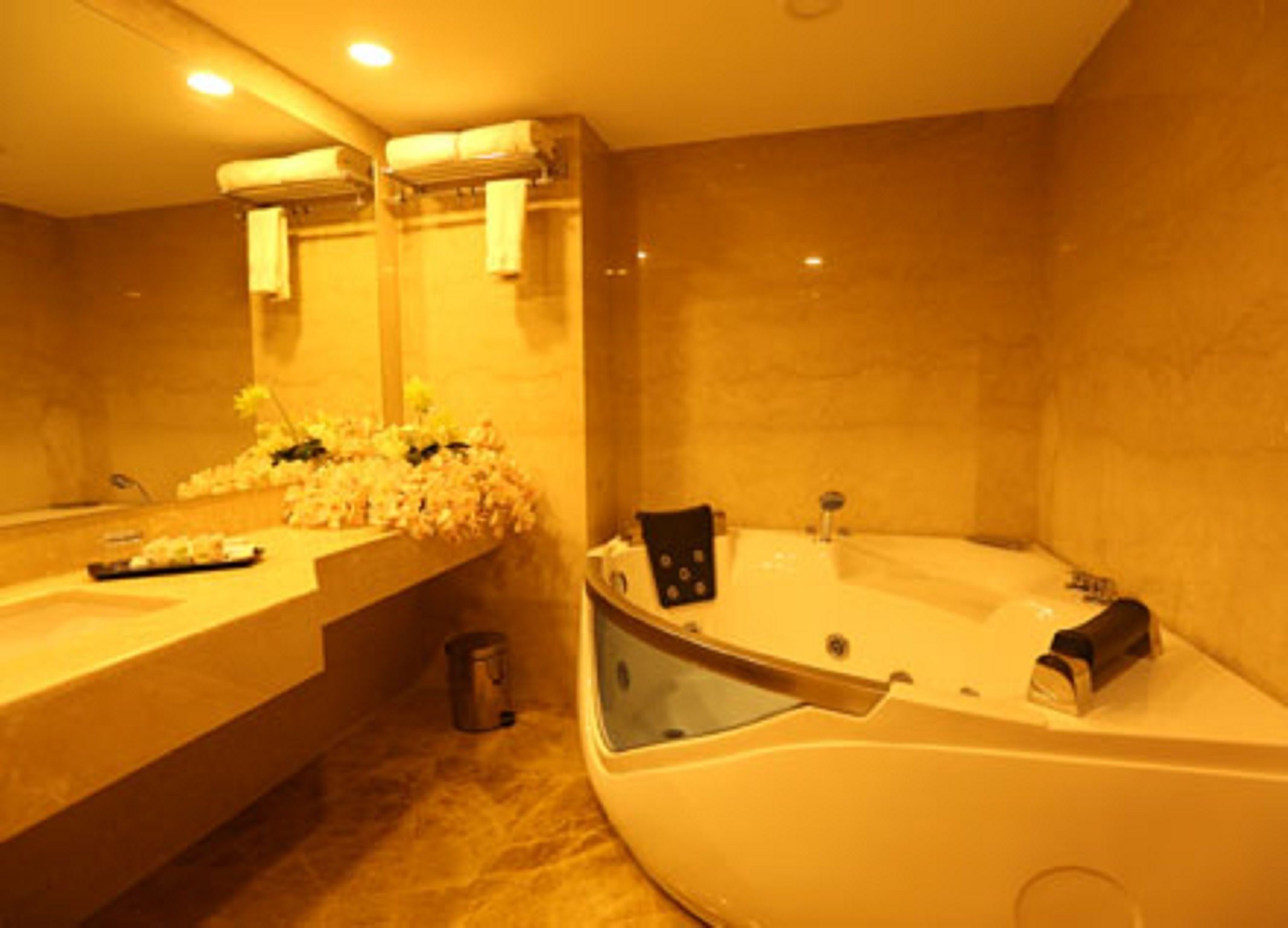 Townhouse OAK Hotel Chennai La Palace