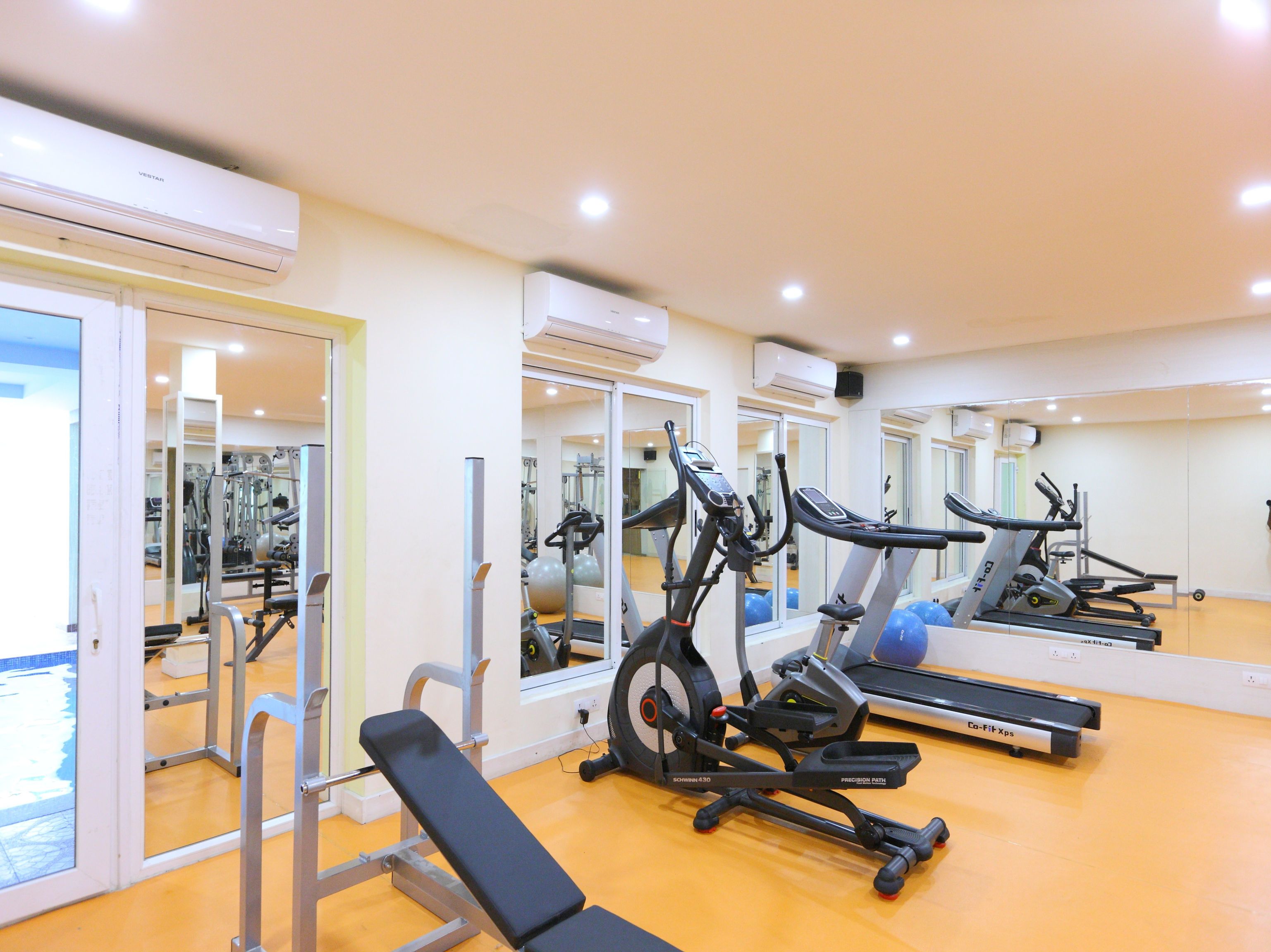 Hotel Cinemascope by OYO Rooms