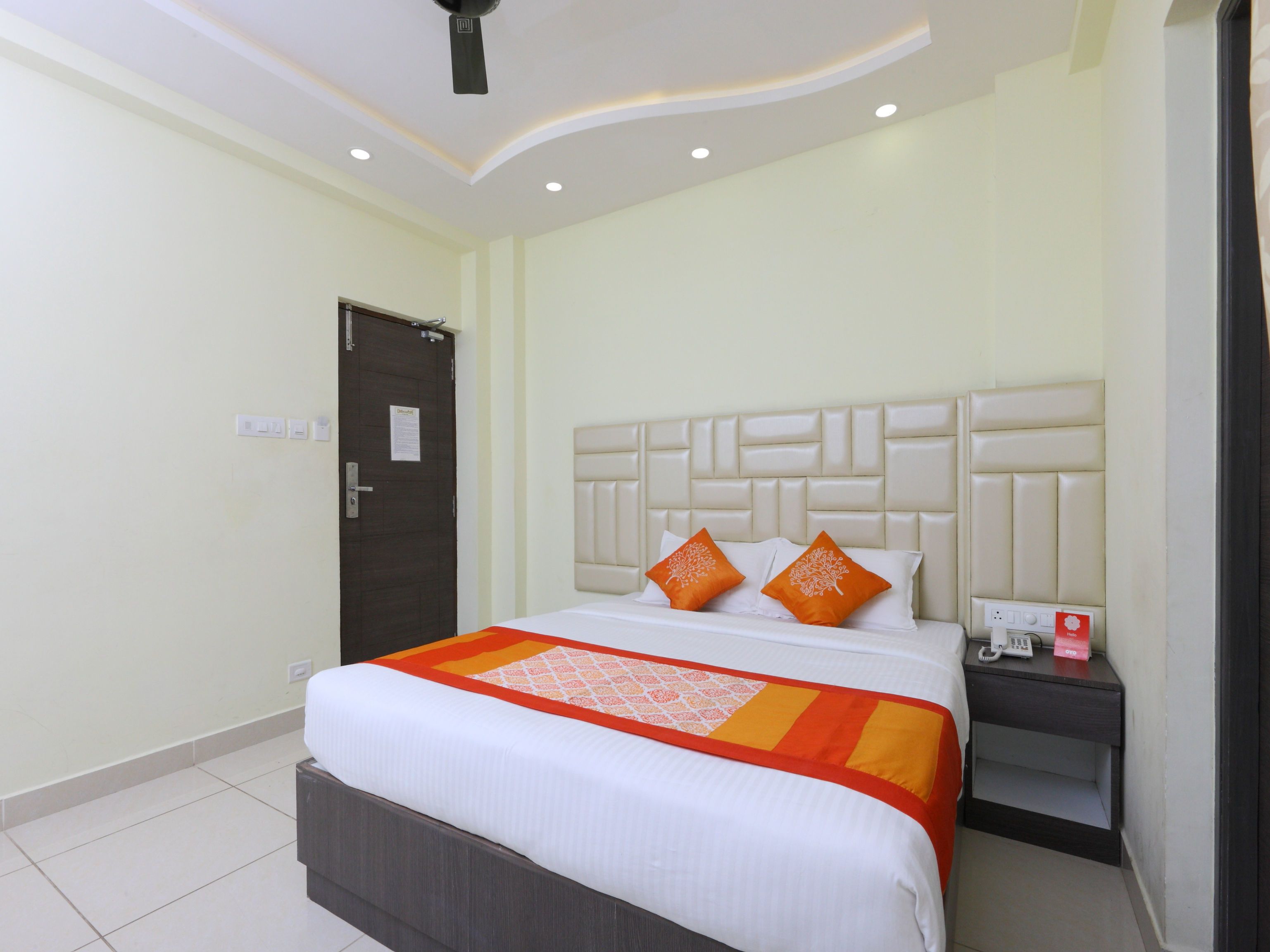 Hotel Cinemascope by OYO Rooms