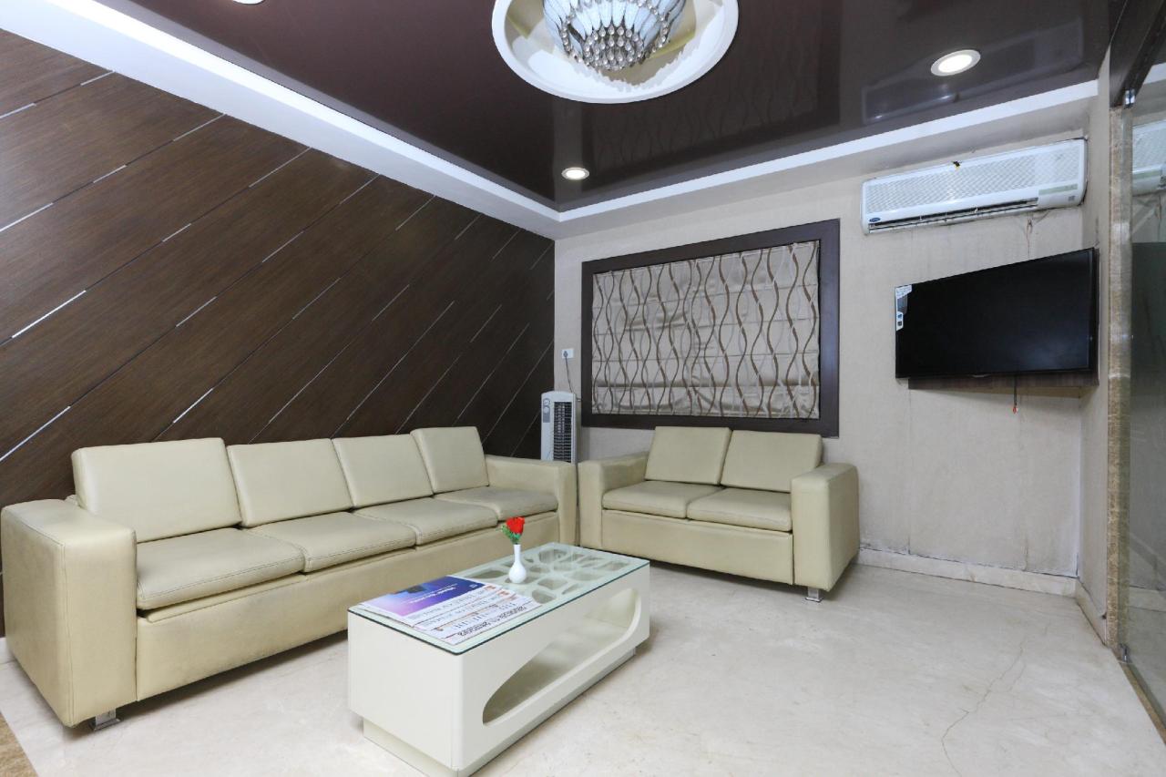 Hotel Emerald Manor by OYO Rooms