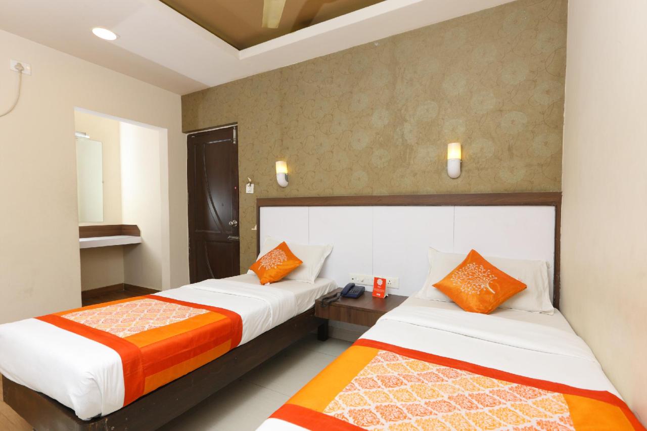 Hotel Emerald Manor by OYO Rooms