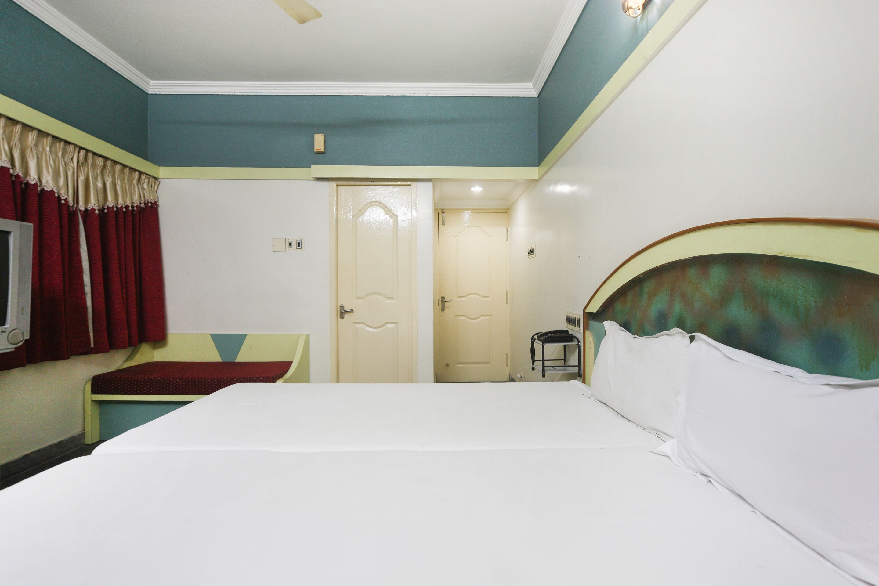 Hotel Le Palace by OYO Rooms