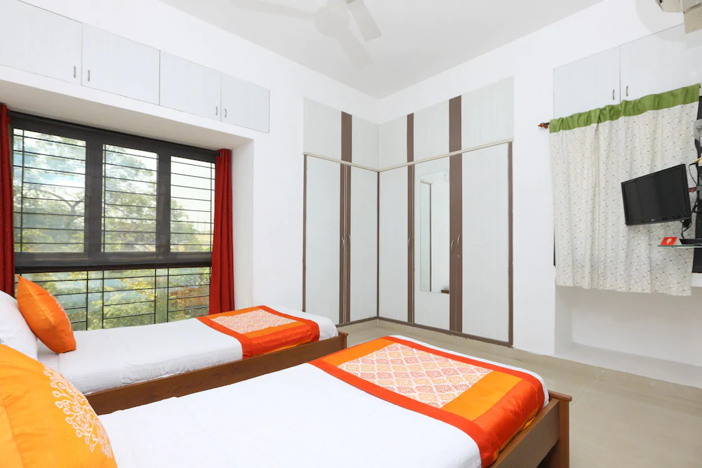 OYO 20004 SilverKey Kodambakkam