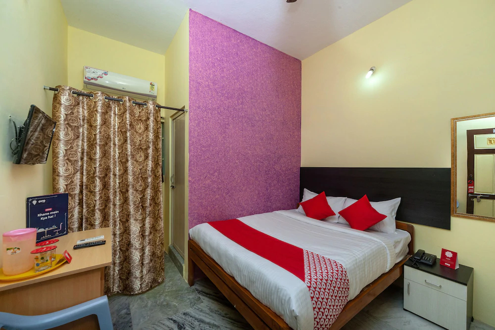 OYO 24898 Senthur Murugan Residency