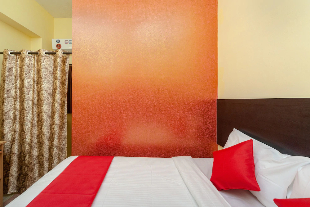 OYO 24898 Senthur Murugan Residency