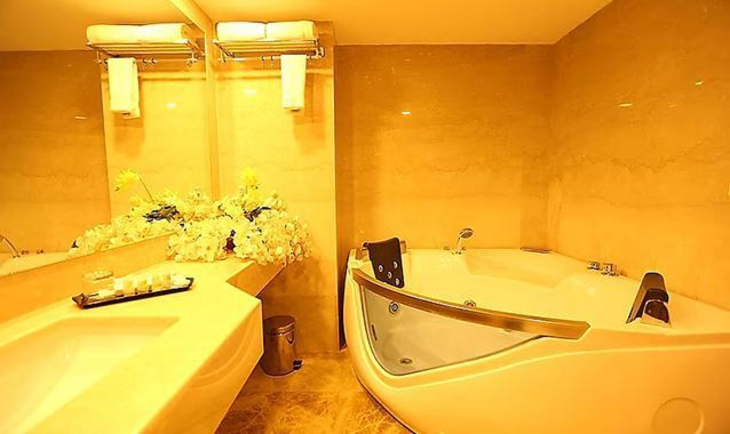 Prime Le Palace by Fabhotel