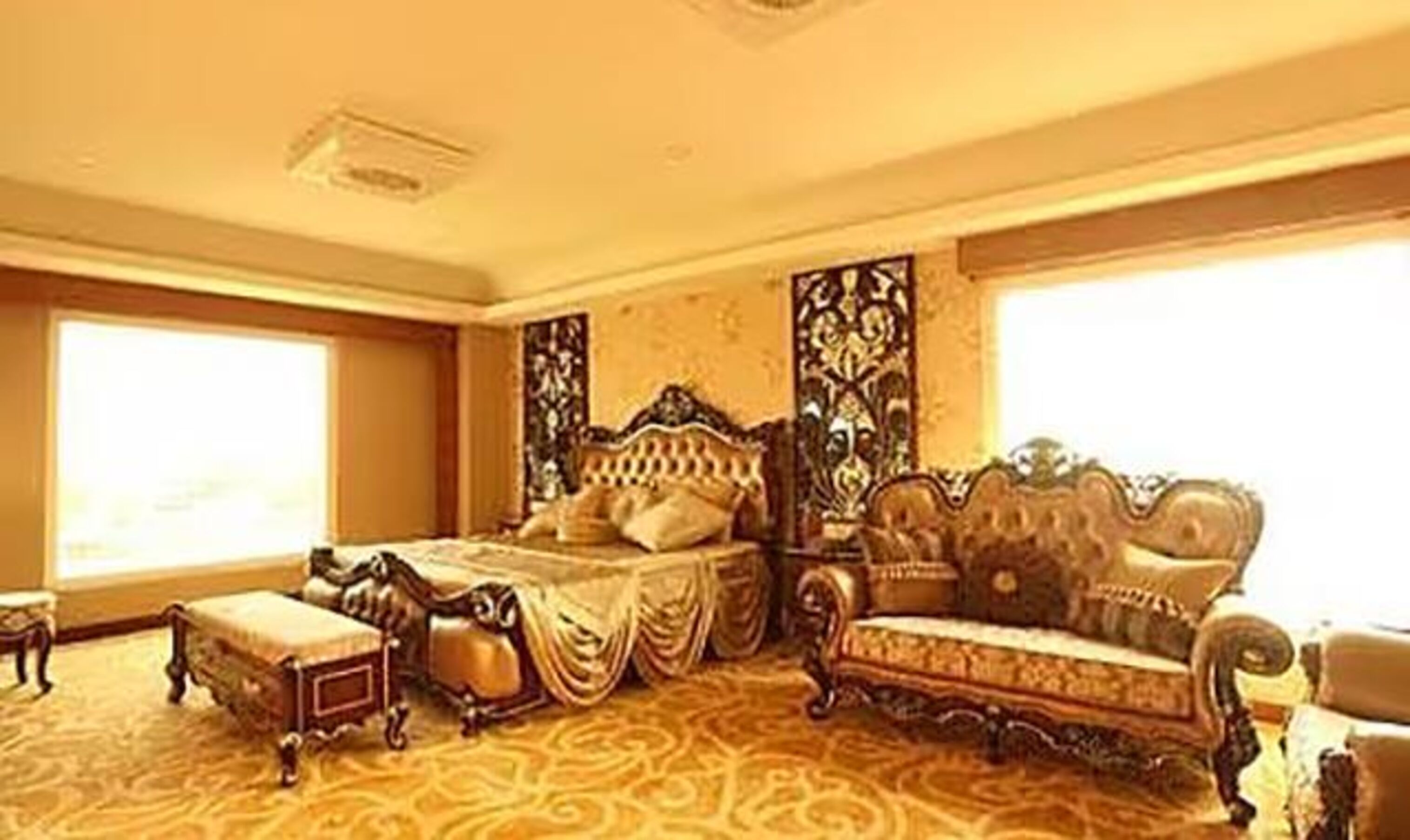 Prime Le Palace by Fabhotel