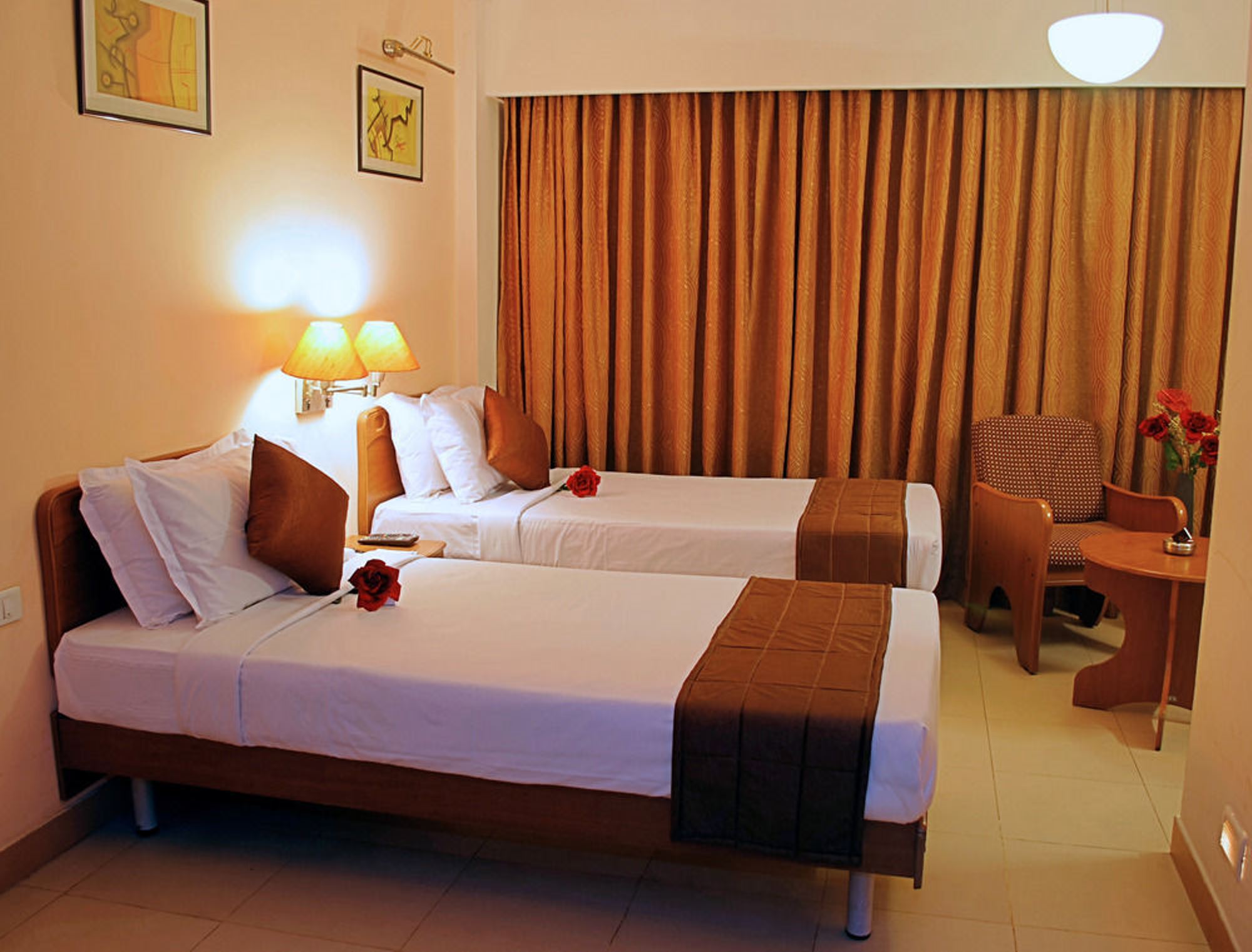 Super Townhouse Koyambedu