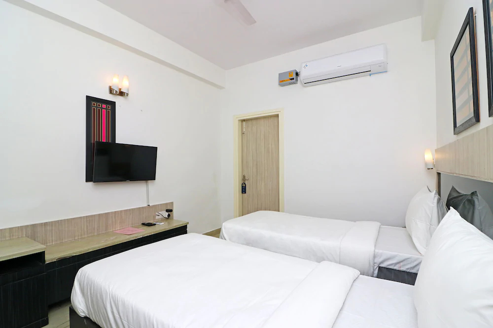 Silverkey Pallikaranai By OYO Rooms