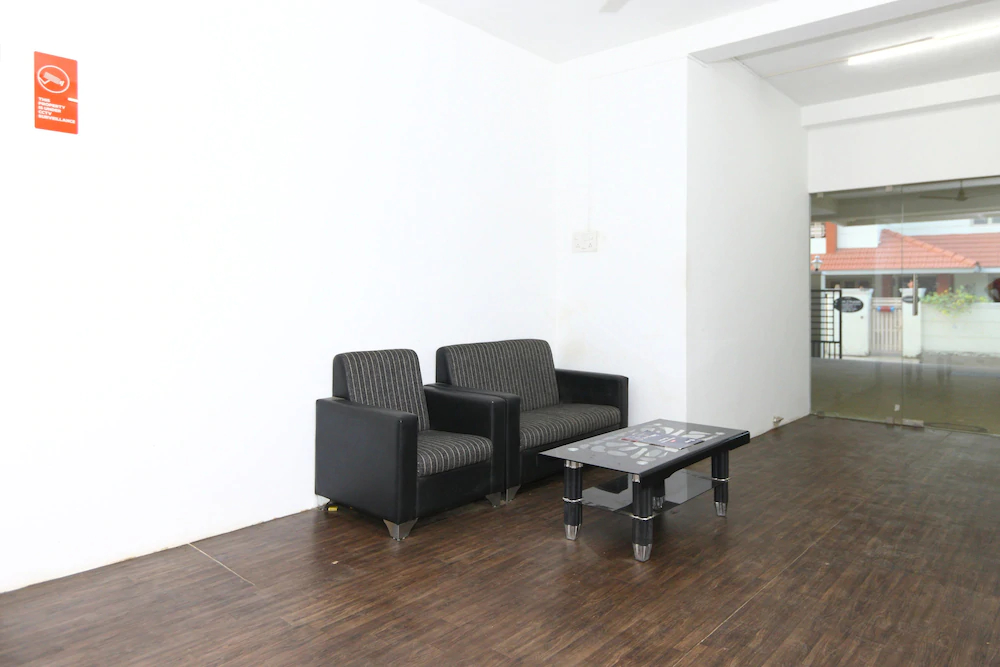 The Cozee Stay by OYO Rooms