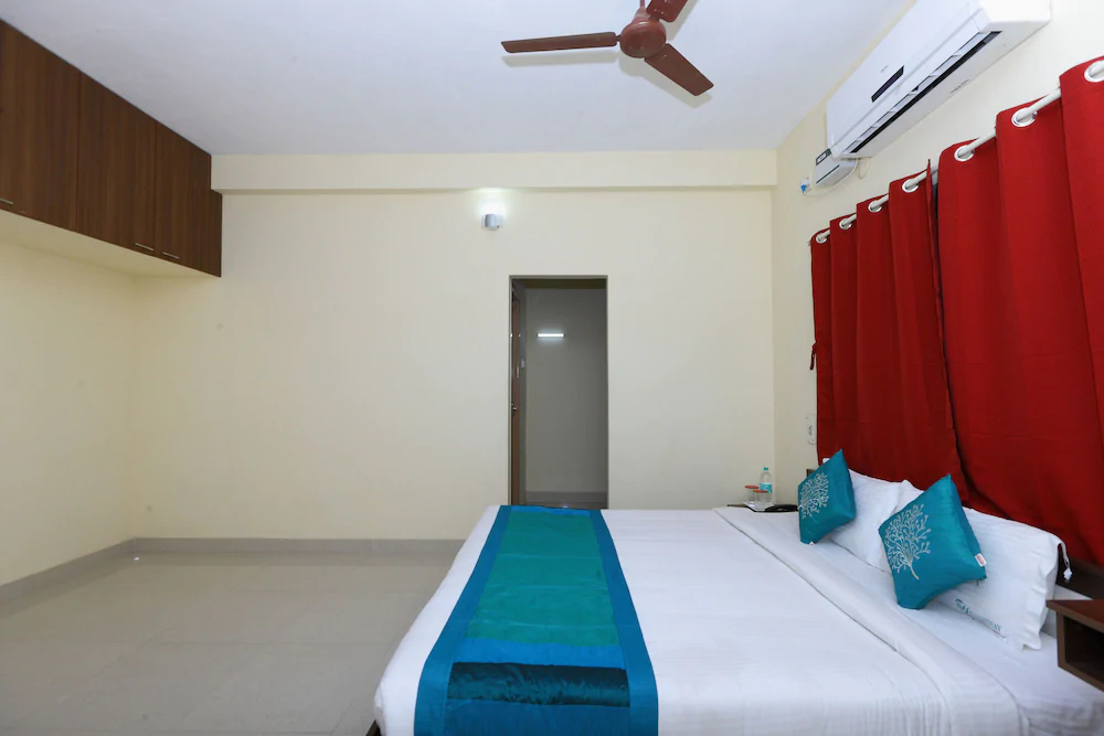 The Cozee Stay by OYO Rooms