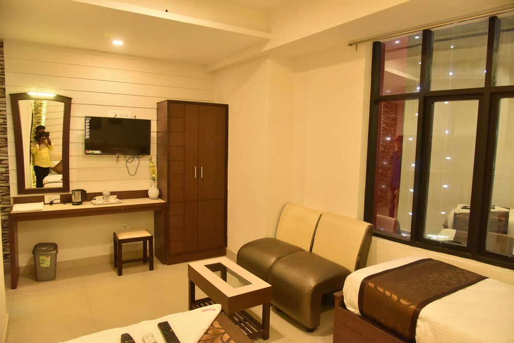 White Park Business Class Hotel