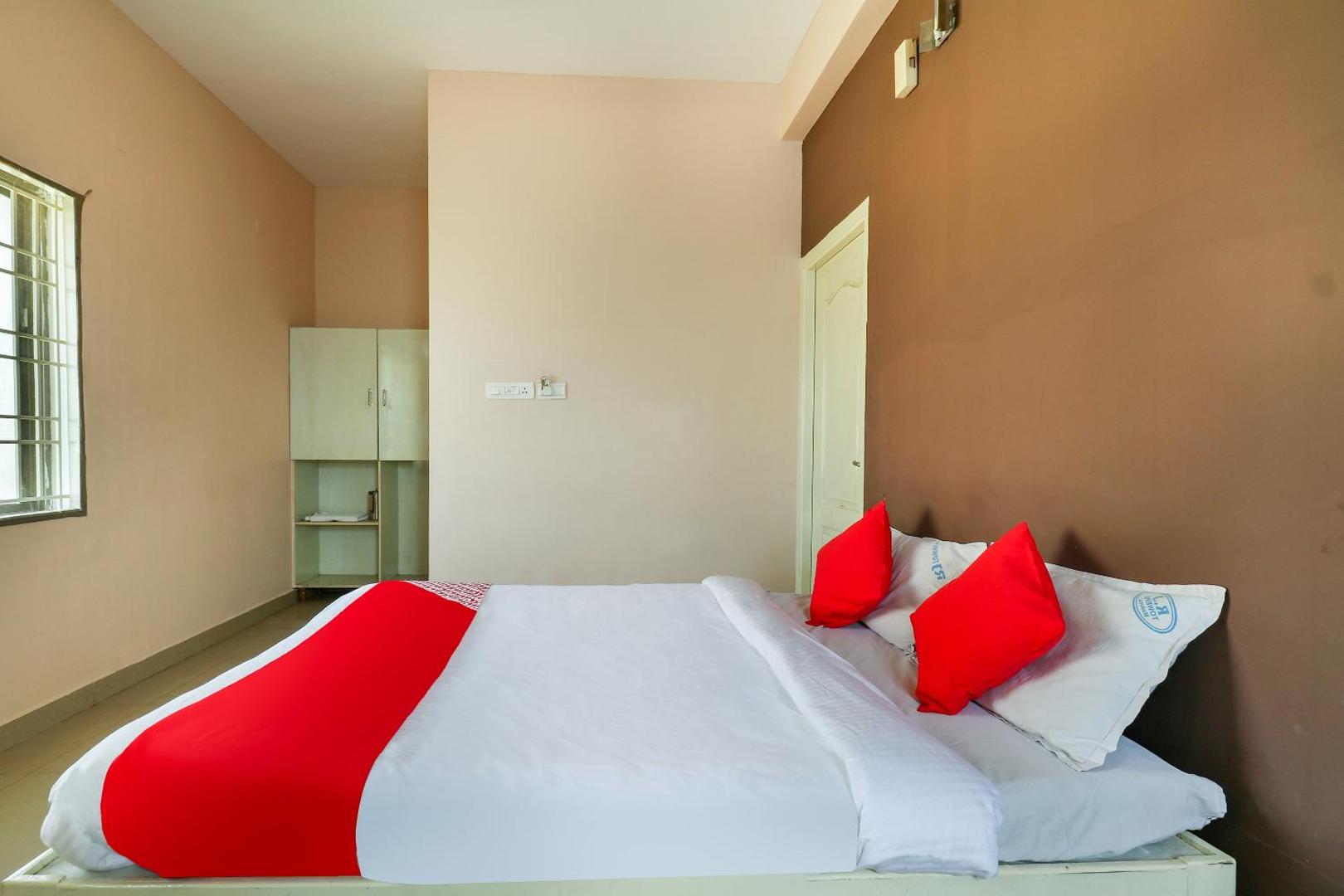 Royal Pride by OYO Rooms