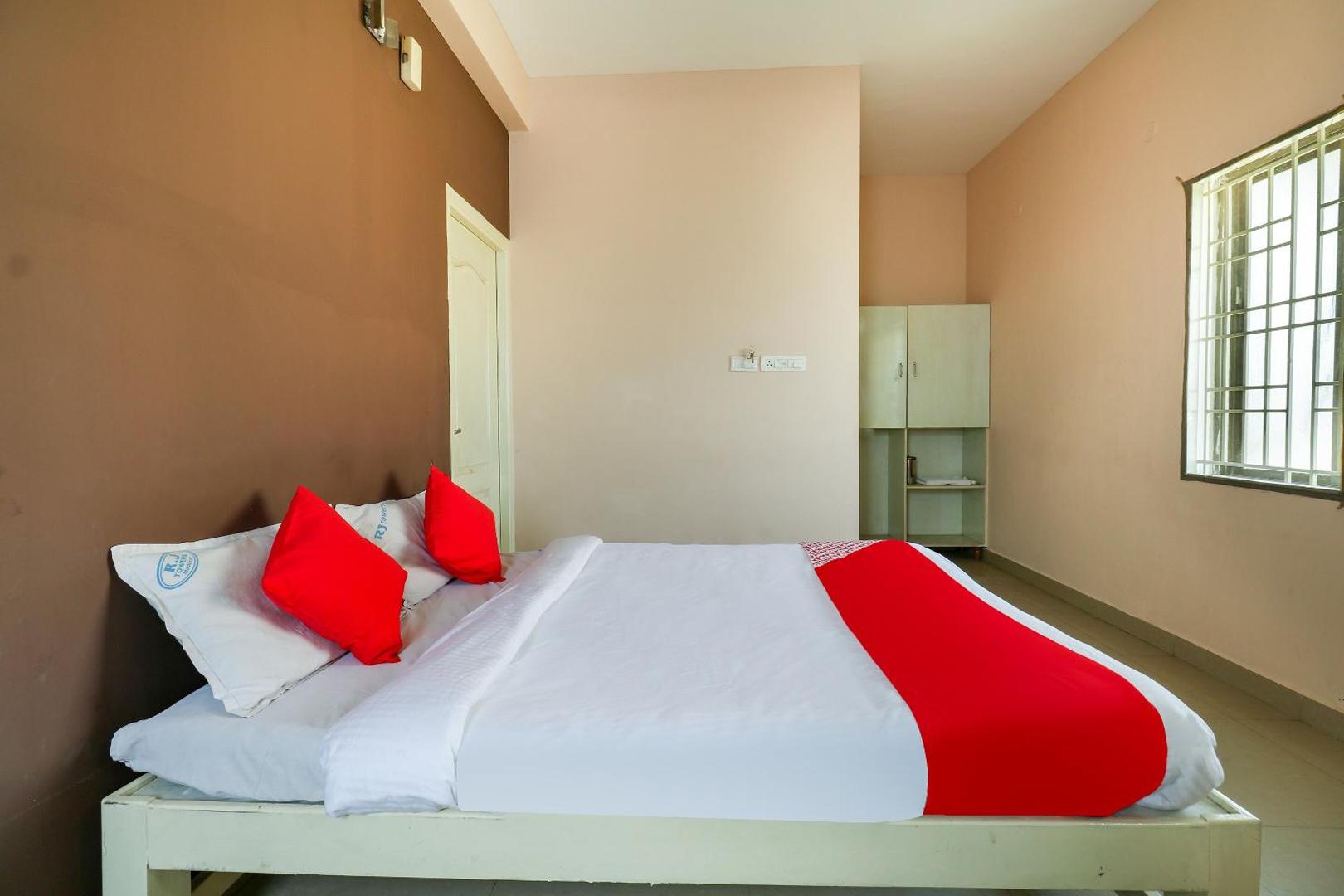 Royal Pride by OYO Rooms