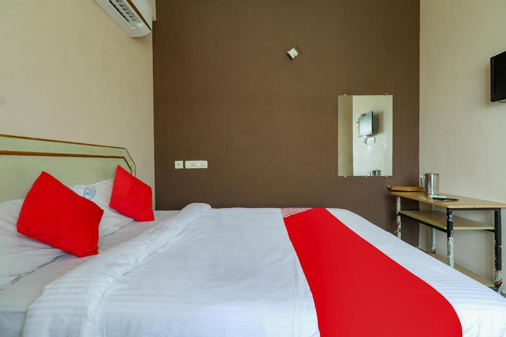 Royal Pride by OYO Rooms
