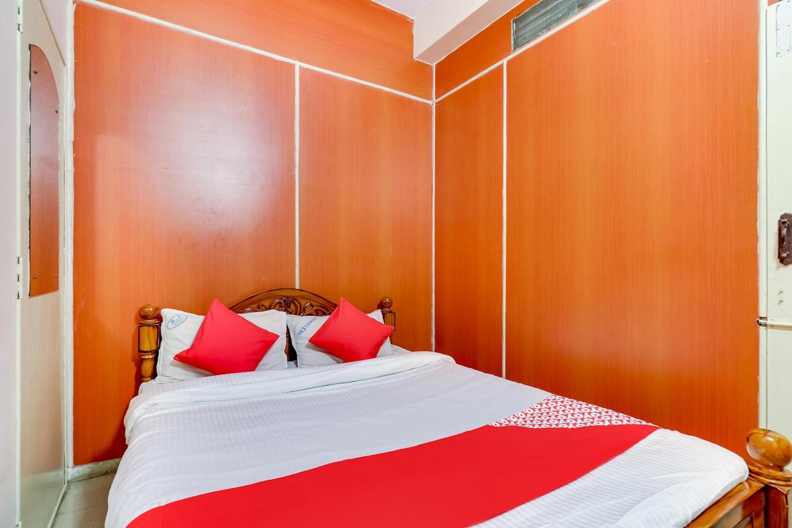 Royal Pride by OYO Rooms