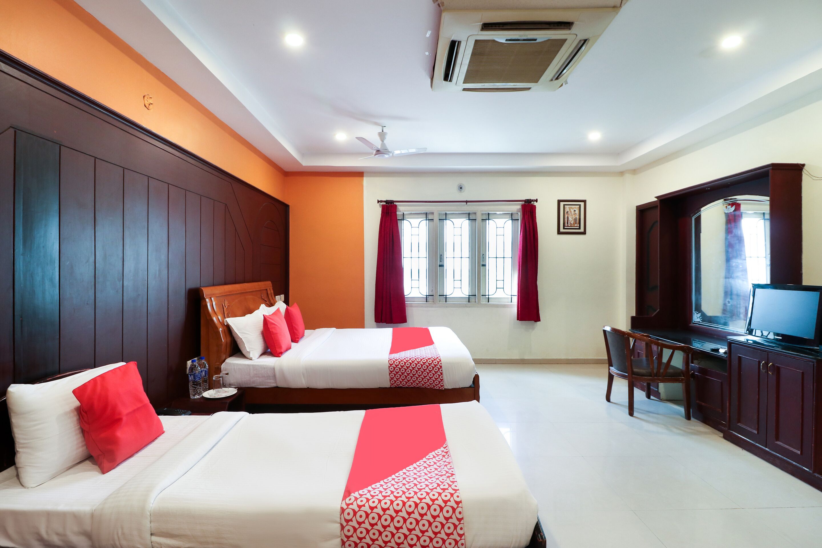 Sri Annapoorna Towers by OYO Rooms