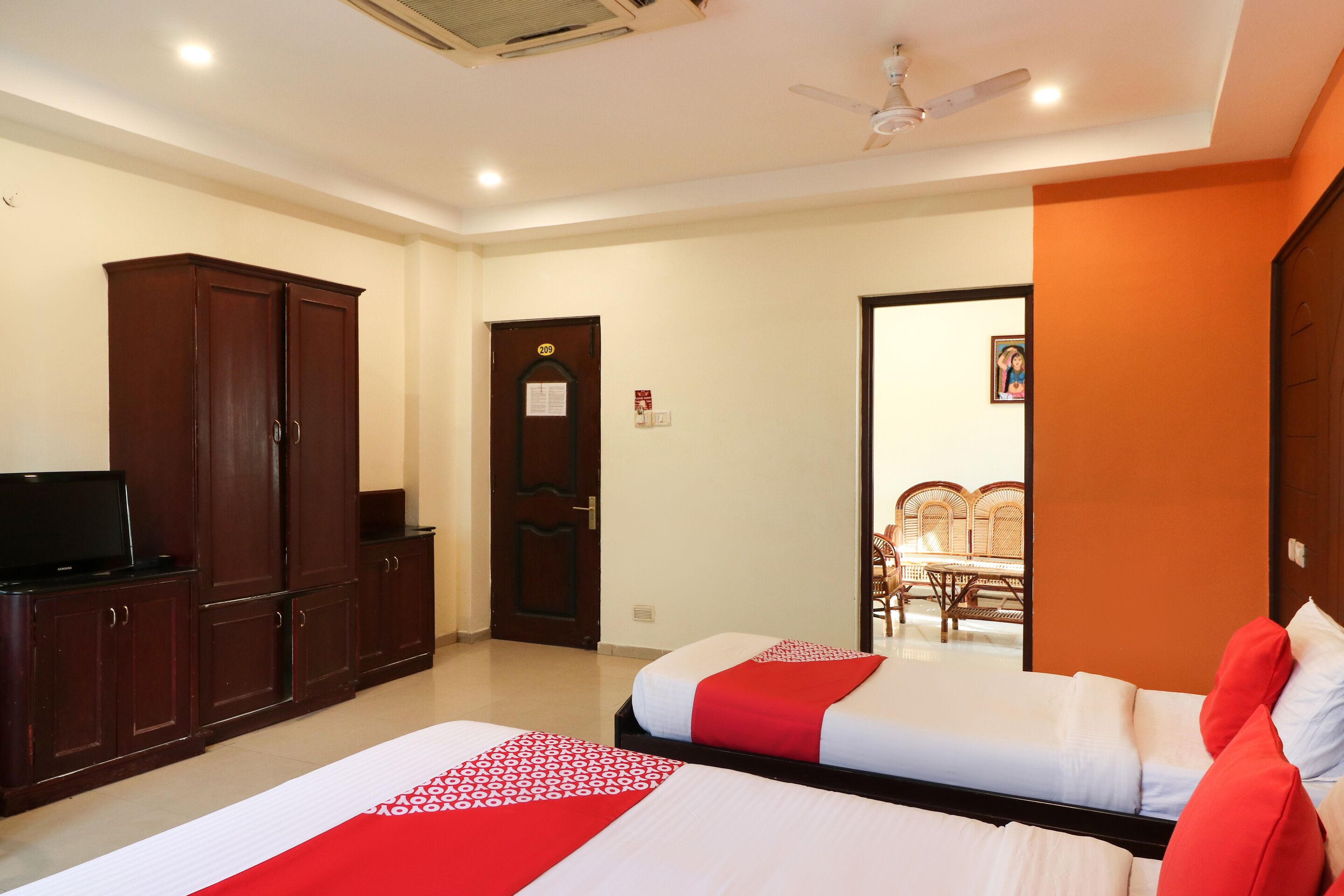 Sri Annapoorna Towers by OYO Rooms